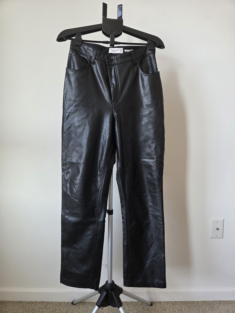 Abercrombie & Fitch 90s Straight Vegan Leather Pants Black Size 29 / 8